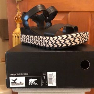 NIB Sorel Cameron Flatform sandal